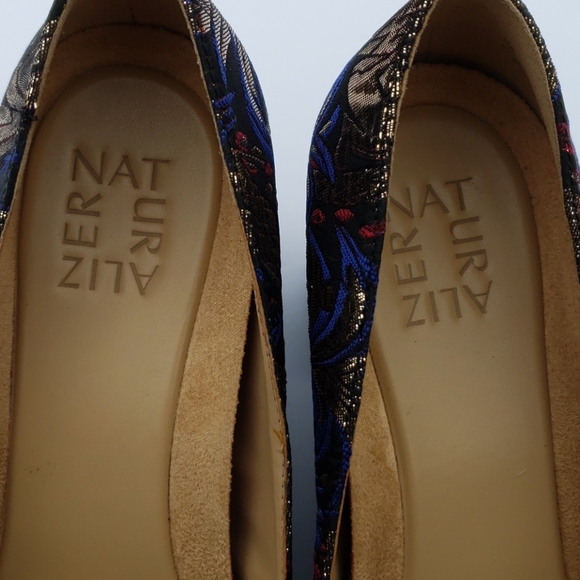 Vera Wang Women's Blue and Gold Floral Shoes - Picture 4 of 5